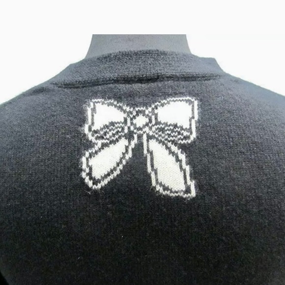 SOLD Chanel Cashmere Sweater. - Picture 5 of 7